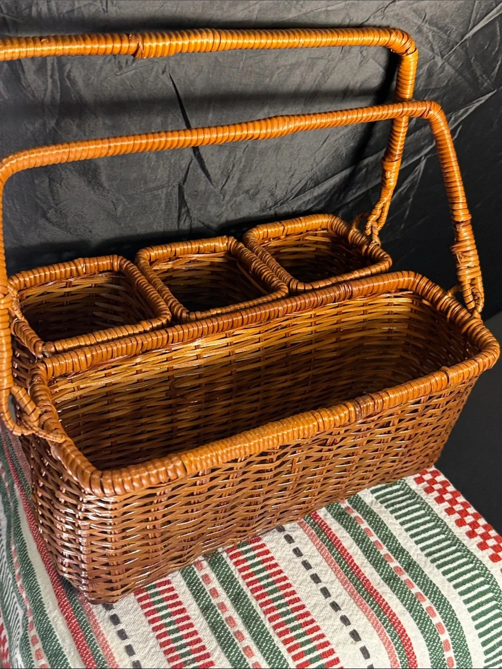 Woven Basket with storage spaces country core